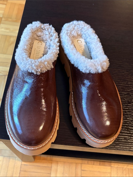 La CANADIENNE Shoes - La CANADIENNE Brown Leather Mule with Cream Shearling Trim